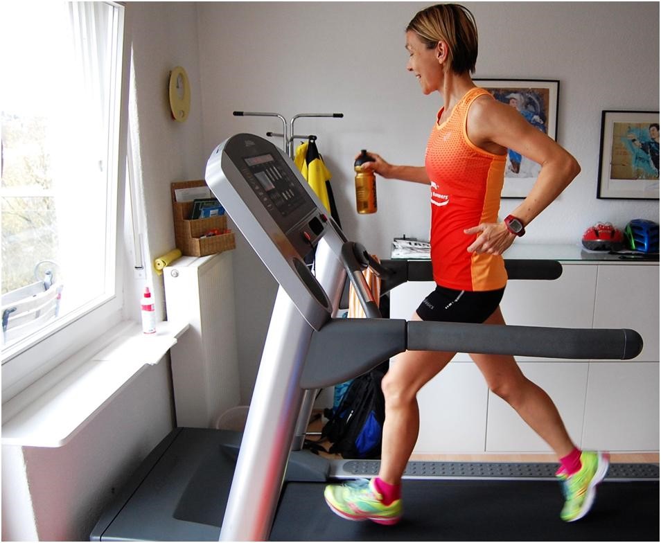 Bei Dunkelheit oder Schneesturm aufs Laufband (Foto: privat) SeniorenWM6_privat-Foto