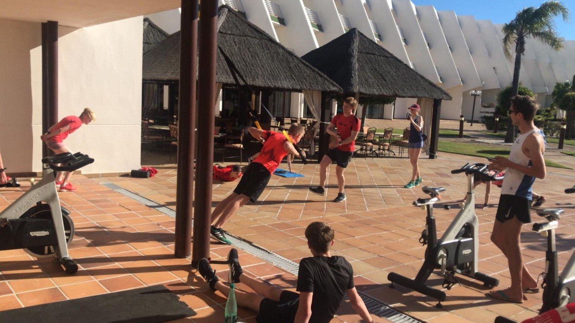 101213156 Ayadi Foto